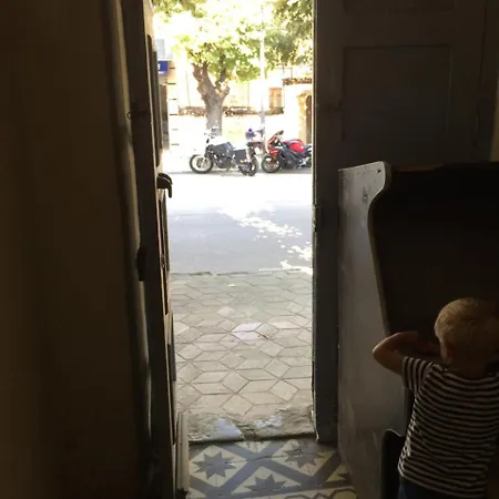 At 2 ホステル *
