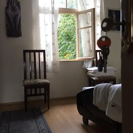 Hostel At 2 *